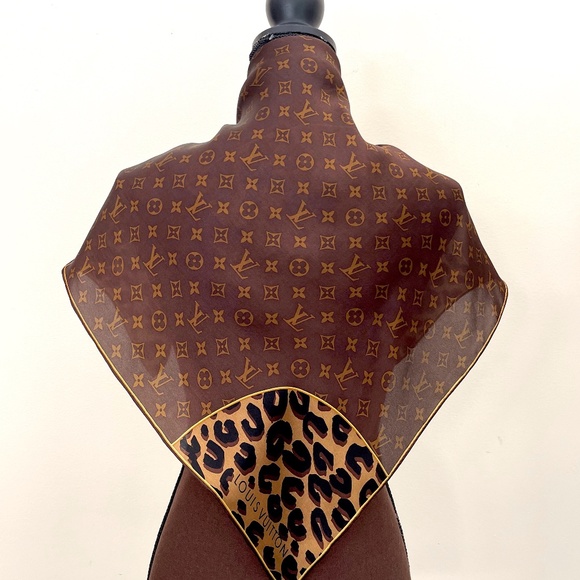 New Louis Vuitton Scarf Leopard Print Monogram Flower Silk Wrap - Picture 5 of 16